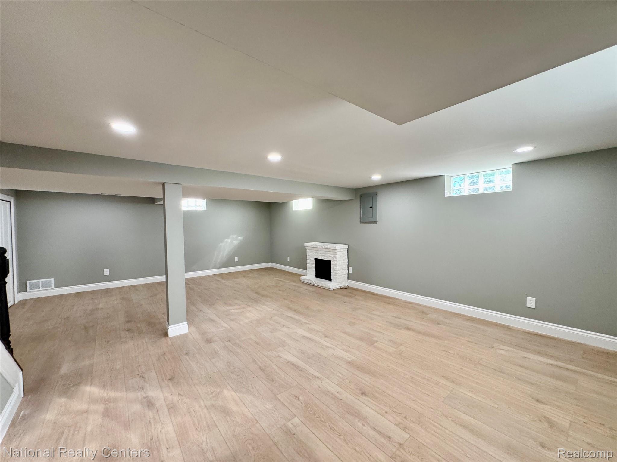 24884 Hayes Ave Property Photo 18