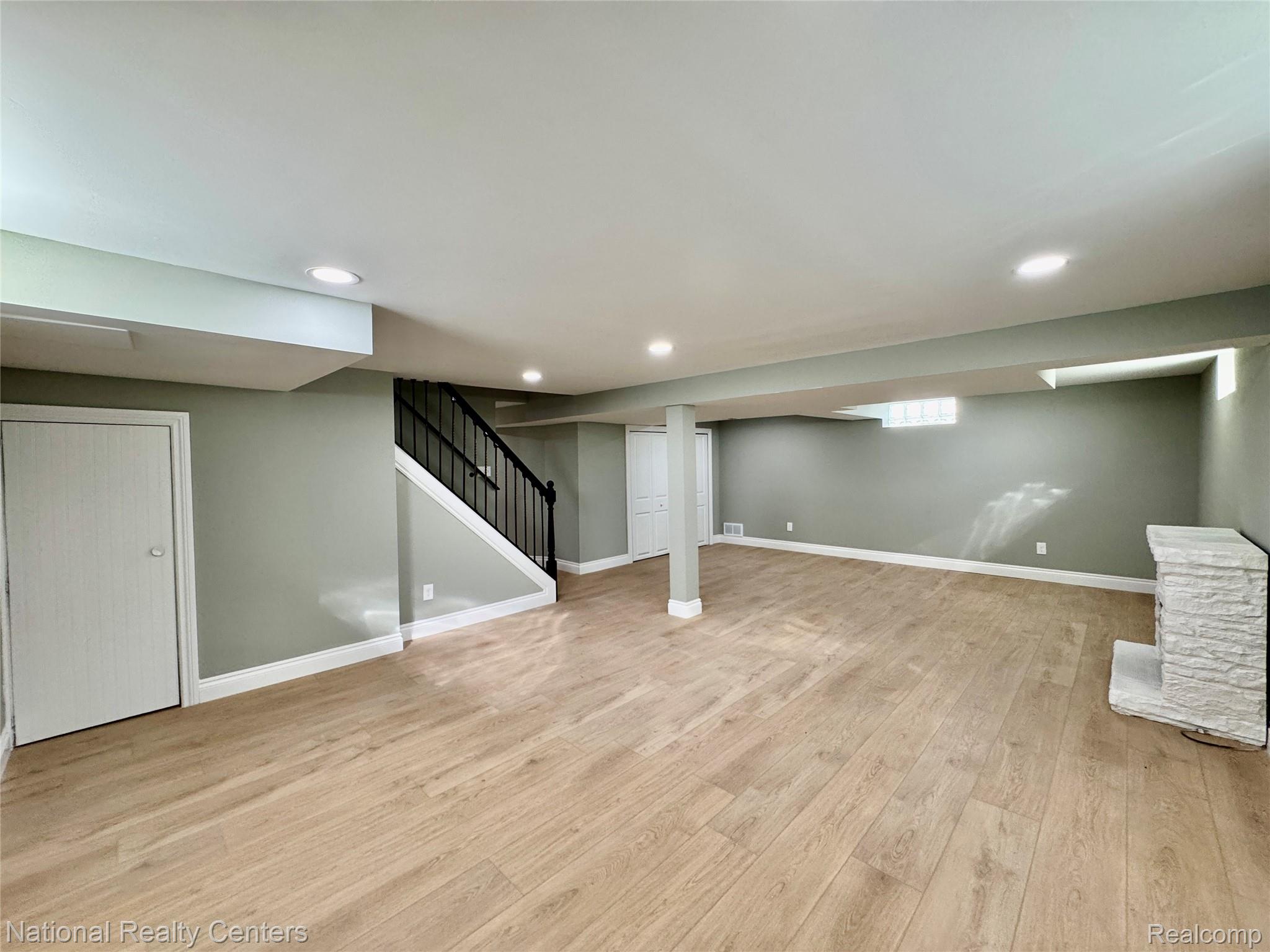 24884 Hayes Ave Property Photo 19