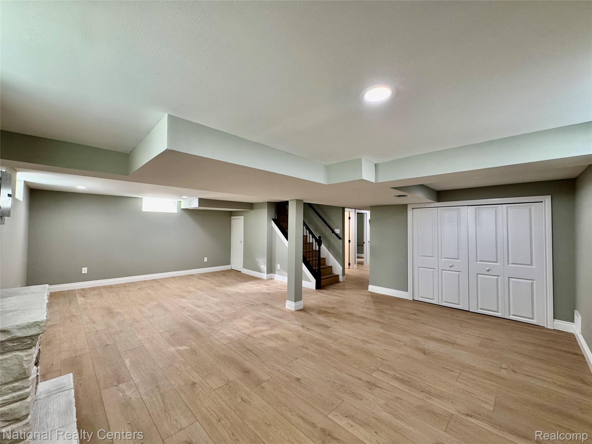 24884 Hayes Ave Property Photo 21