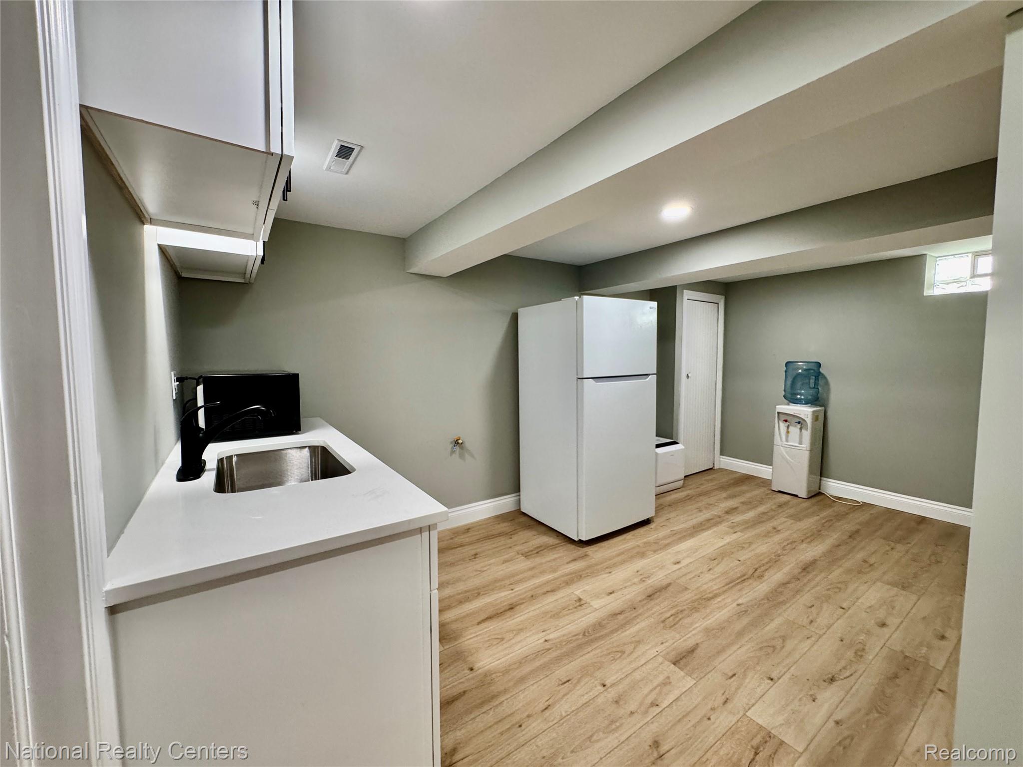 24884 Hayes Ave Property Photo 24