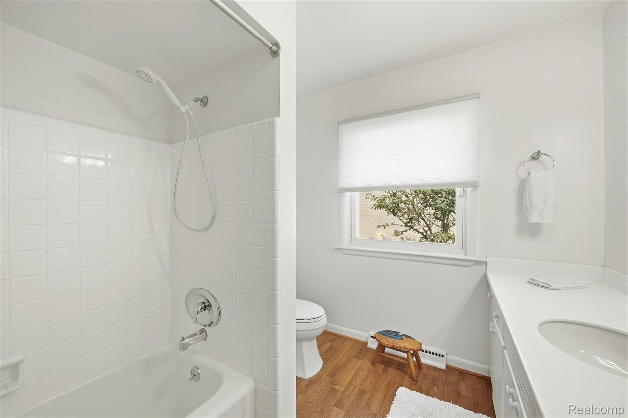 88 Greenside Ave Property Photo 25