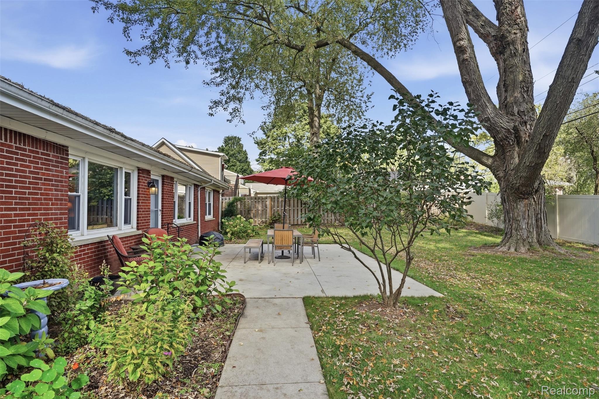 88 Greenside Ave Property Photo 37