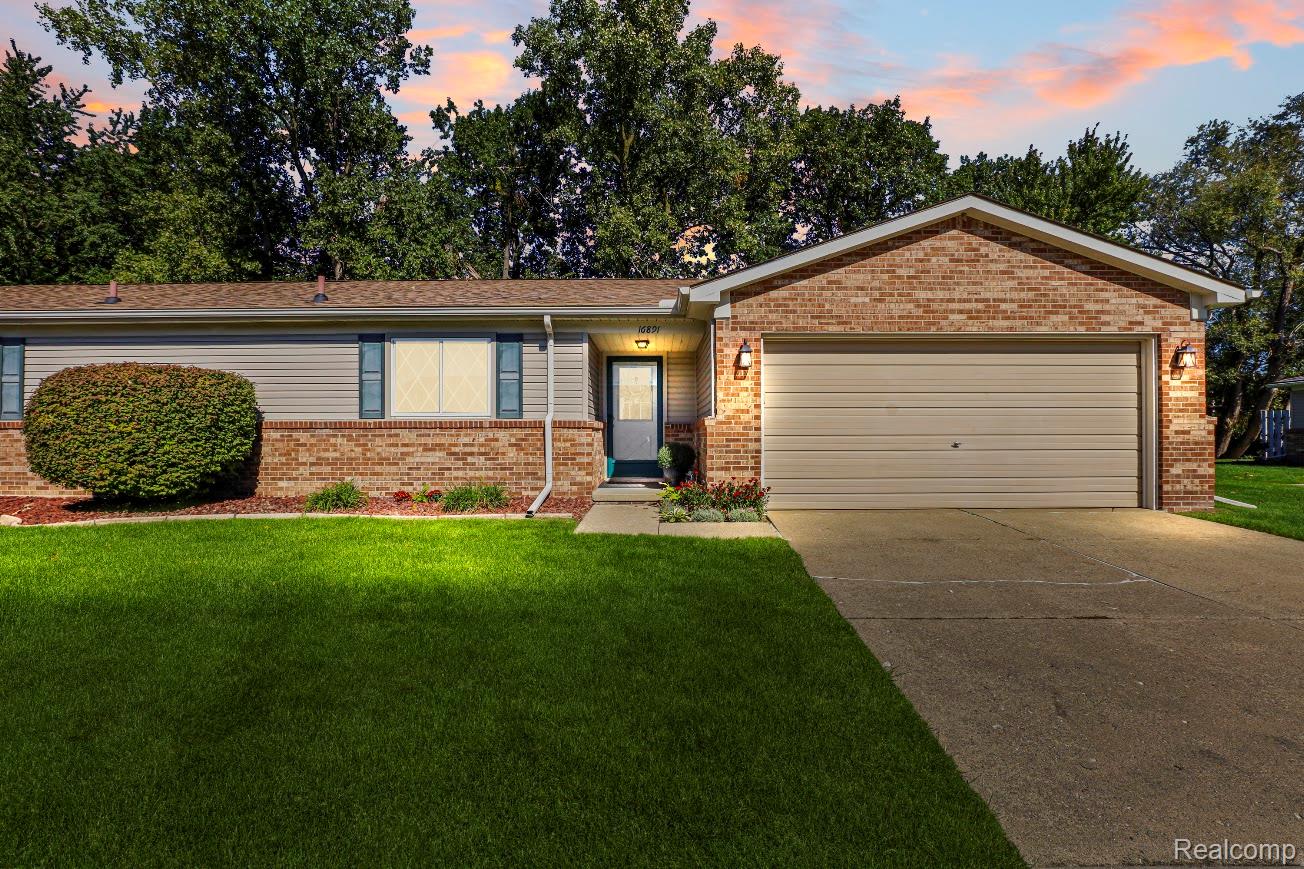 16891 N Gardenia Dr Property Photo 3