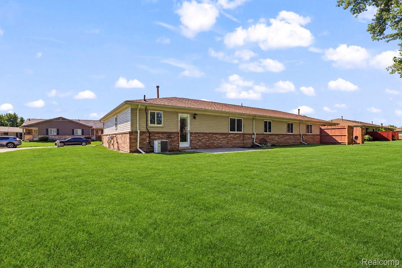 16891 N Gardenia Dr Property Photo 4