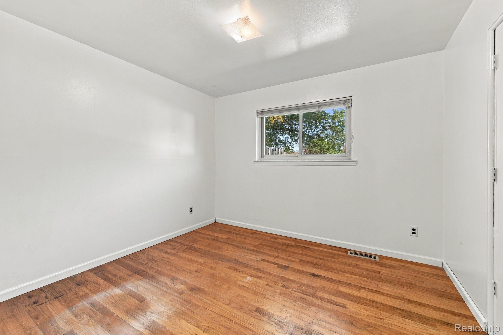 13265 E 12 Mile Rd Property Photo 13