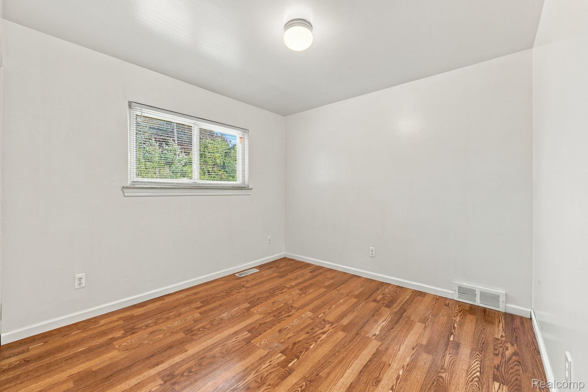 13265 E 12 Mile Rd Property Photo 15
