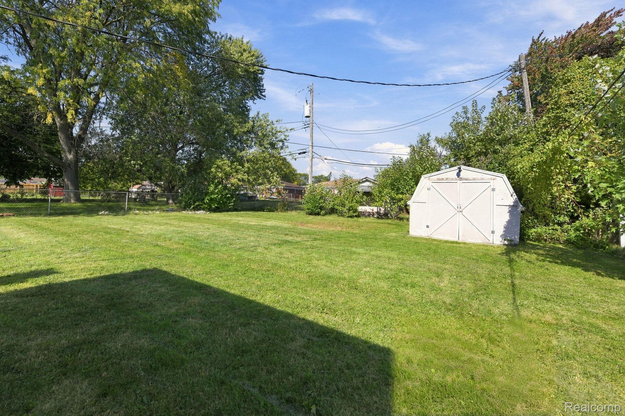 13265 E 12 Mile Rd Property Photo 26