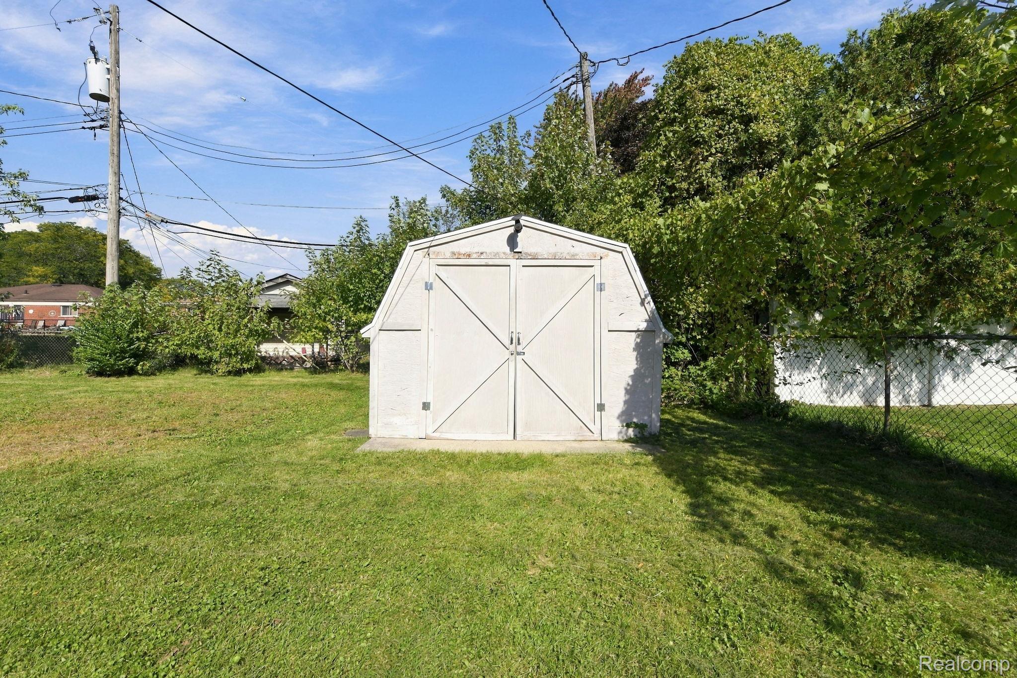 13265 E 12 Mile Rd Property Photo 27