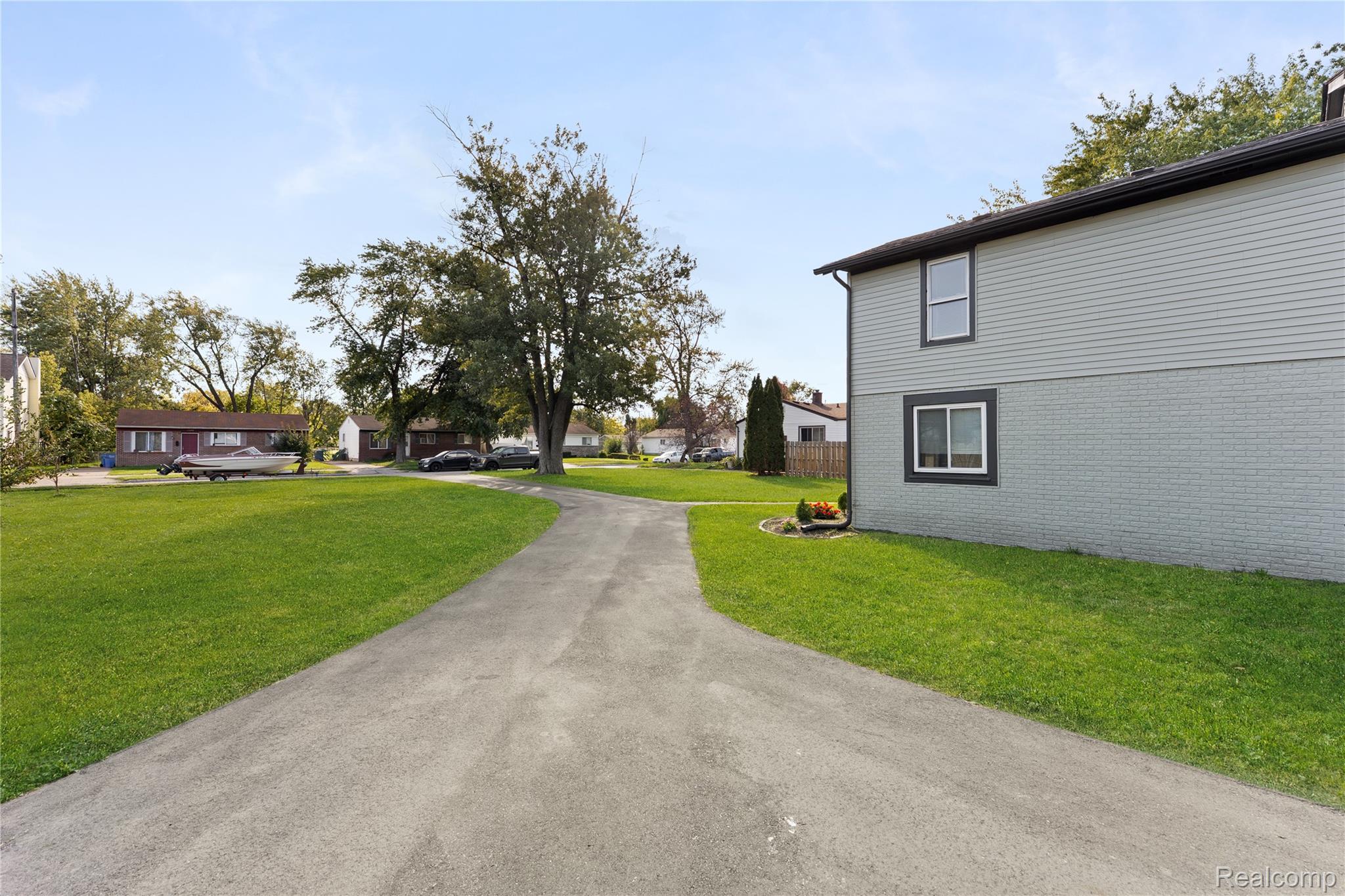 13725 Leonard Ave Property Photo 4