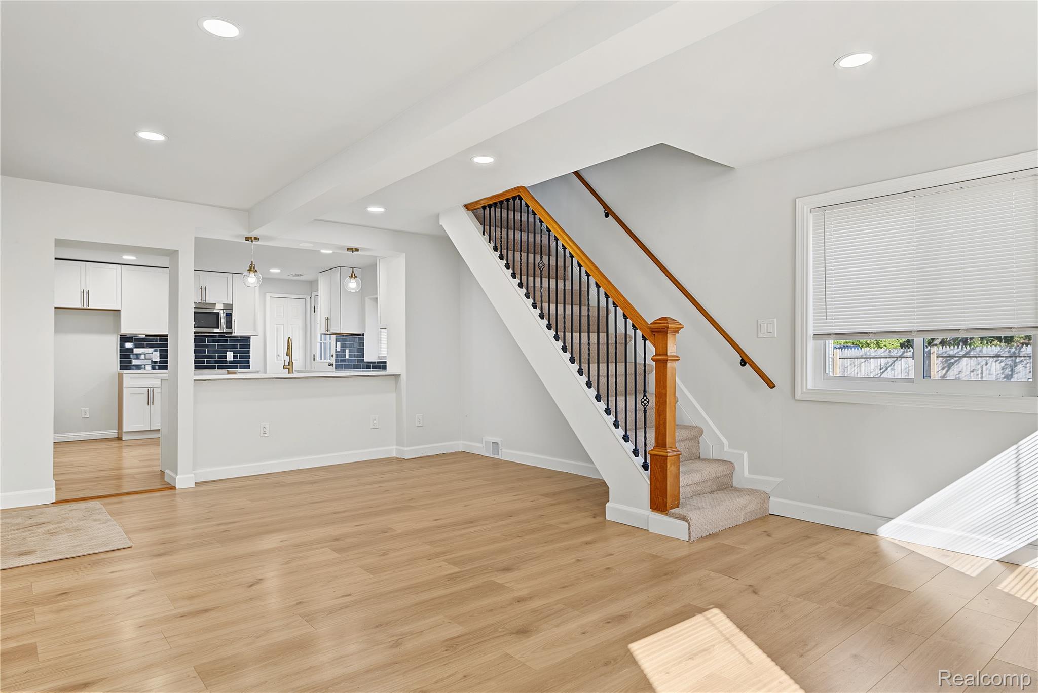 13725 Leonard Ave Property Photo 6