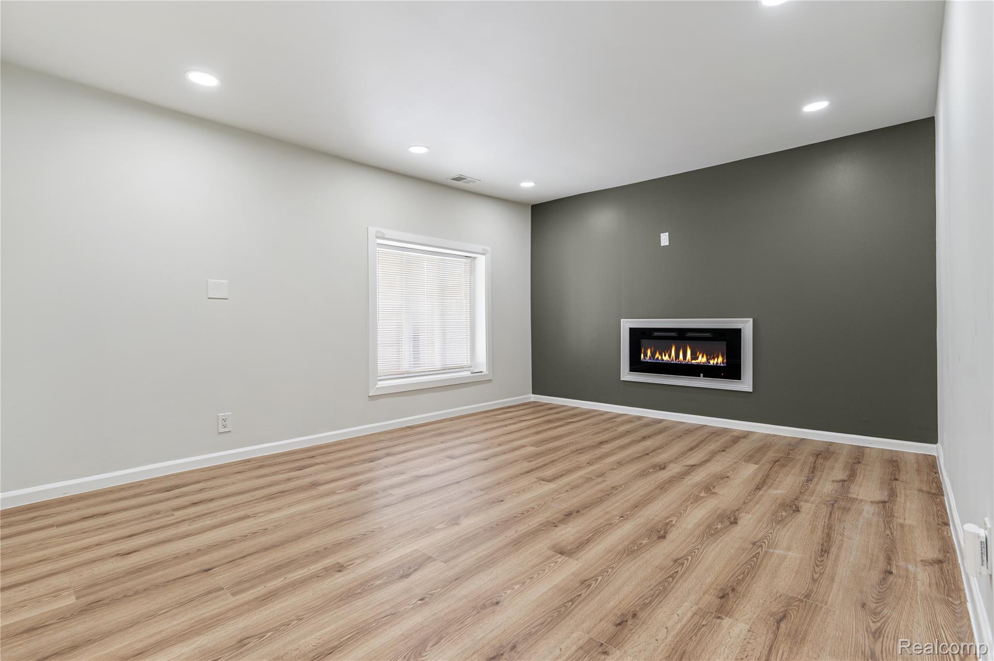 13725 Leonard Ave Property Photo 10