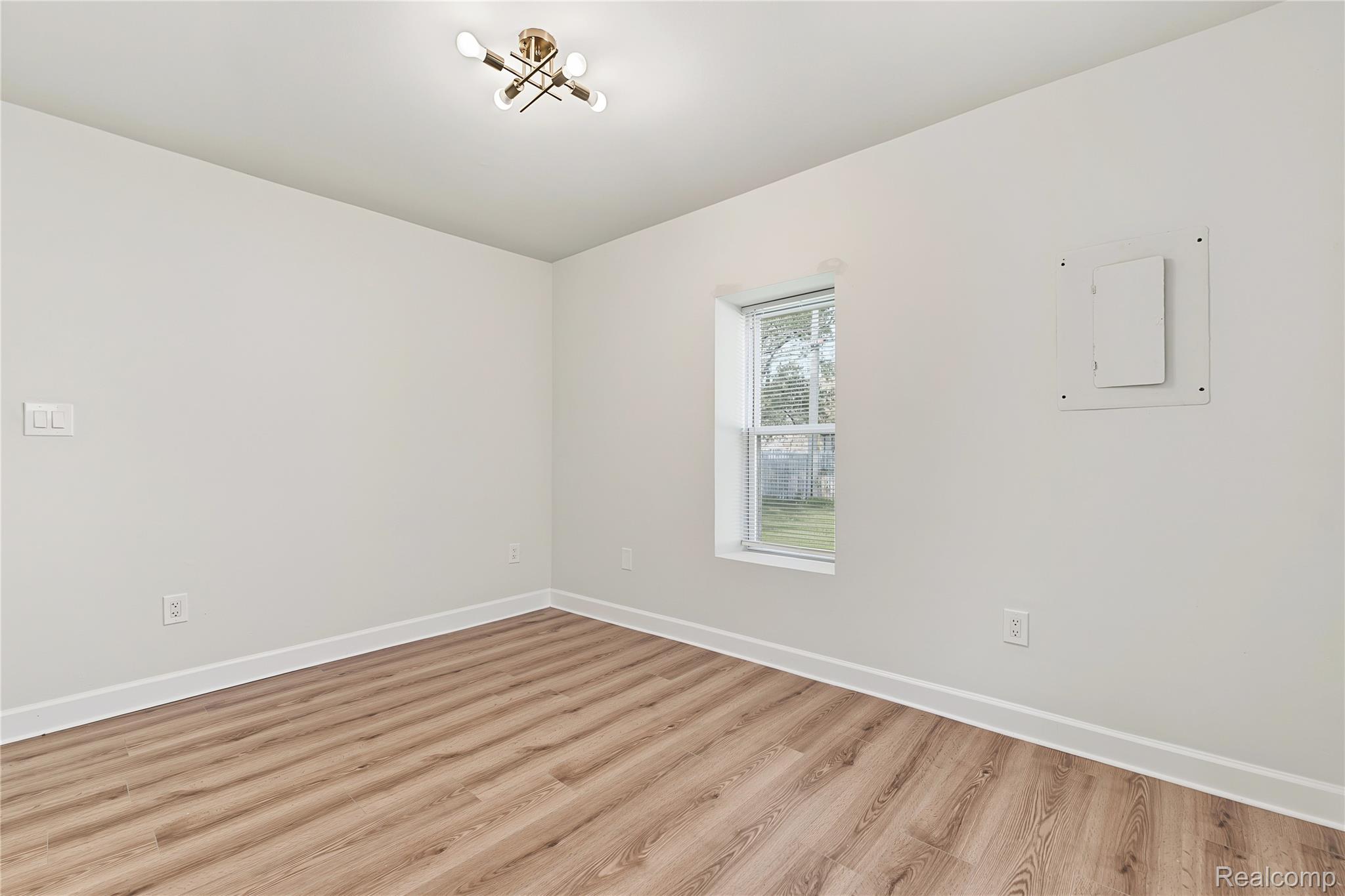 13725 Leonard Ave Property Photo 12