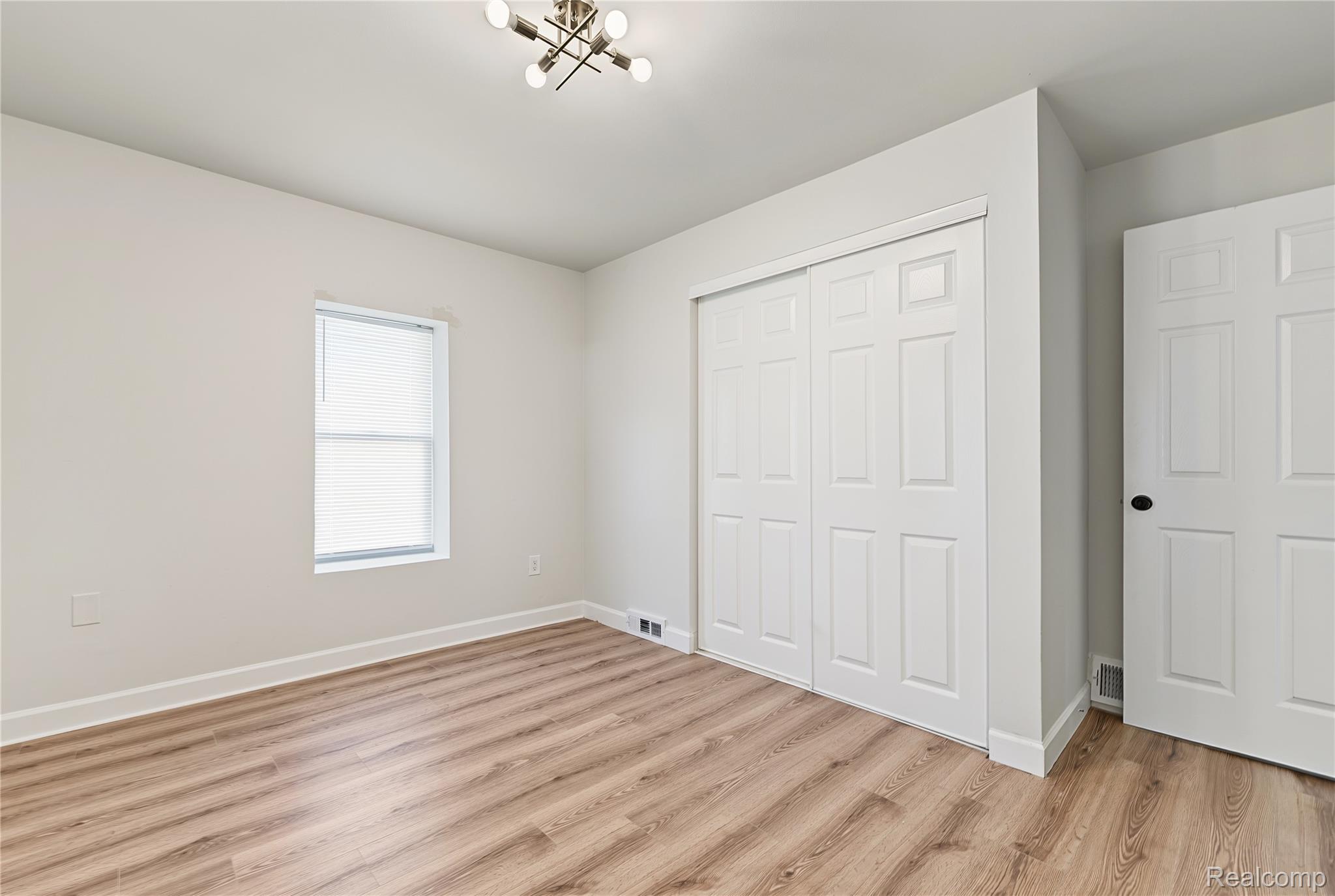 13725 Leonard Ave Property Photo 13