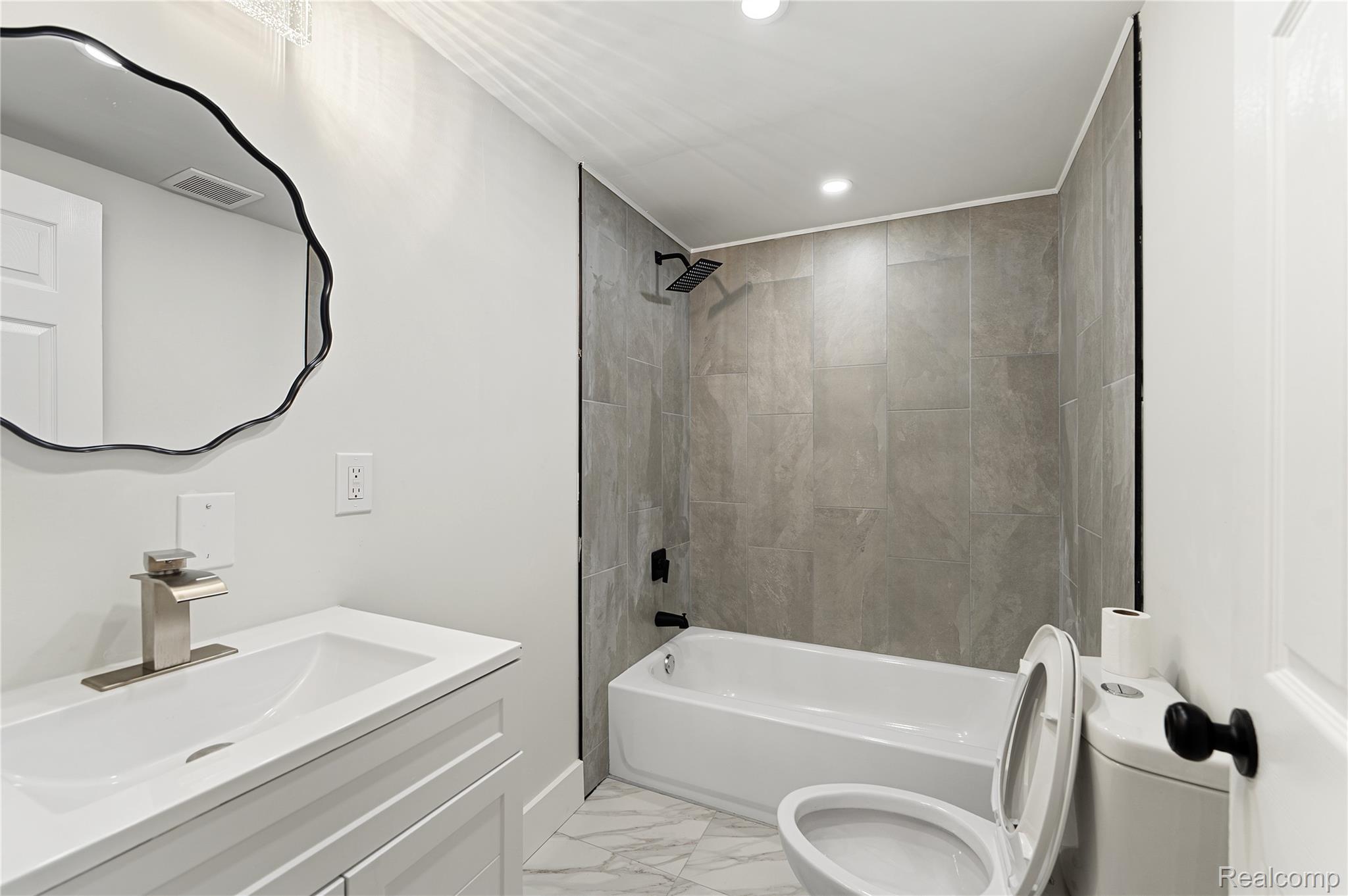 13725 Leonard Ave Property Photo 14