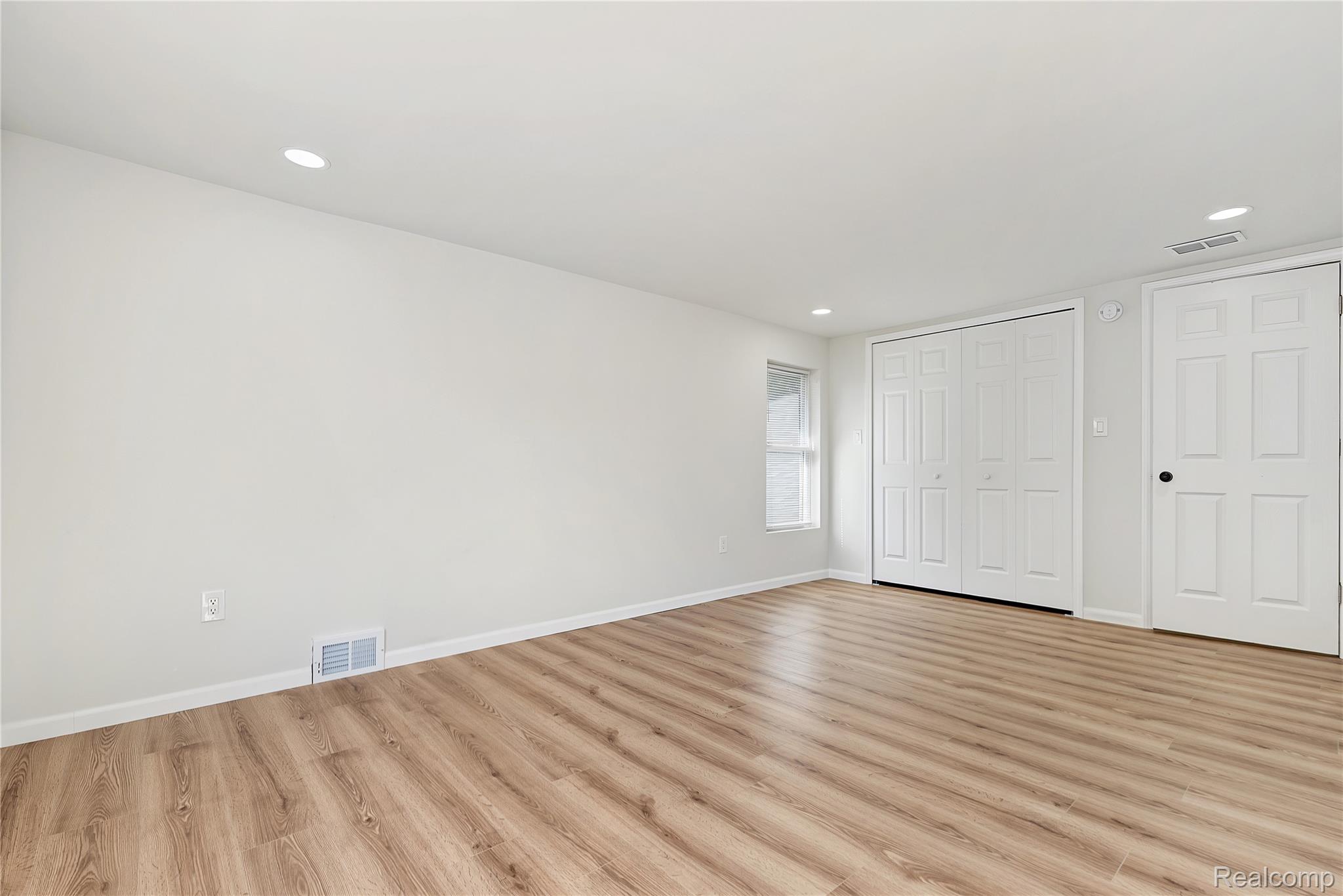 13725 Leonard Ave Property Photo 17