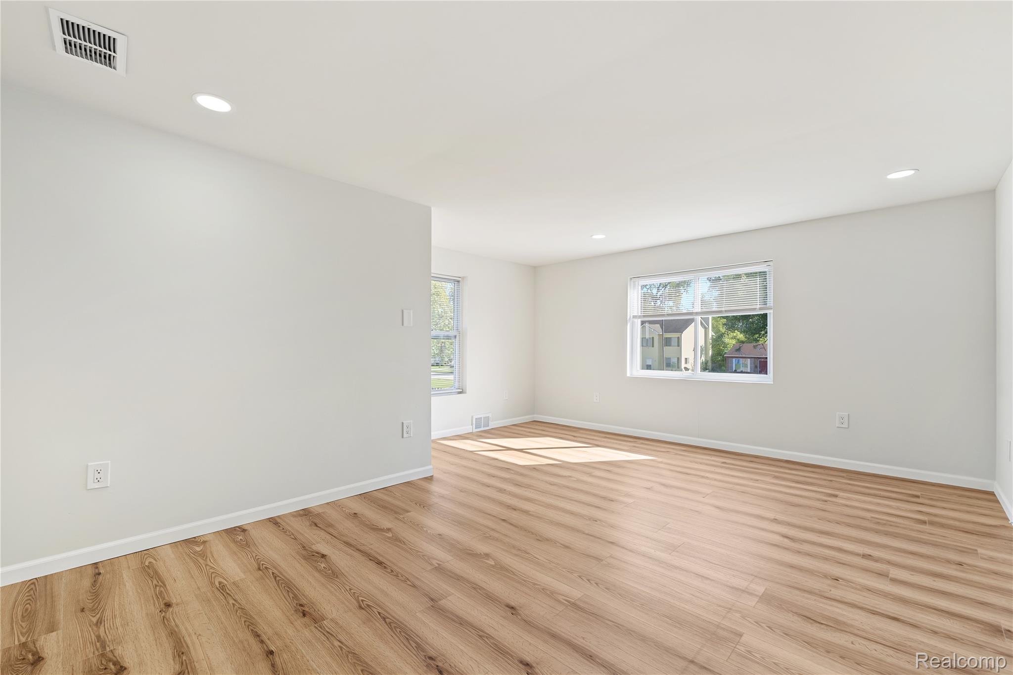 13725 Leonard Ave Property Photo 18