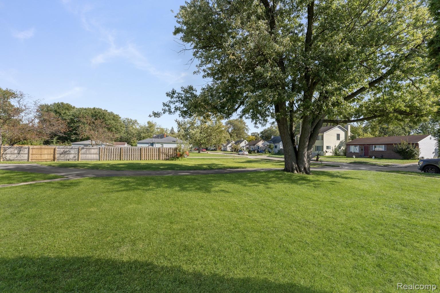 13725 Leonard Ave Property Photo 26