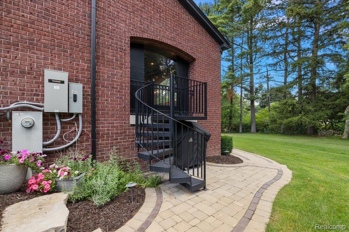 2480 Charnwood Dr Property Photo 22