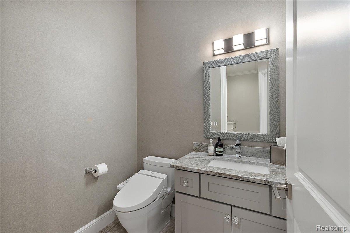 2480 Charnwood Dr Property Photo 24