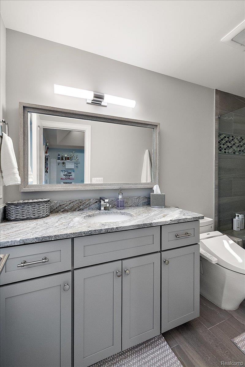 2480 Charnwood Dr Property Photo 38