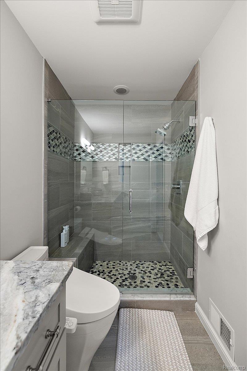 2480 Charnwood Dr Property Photo 39
