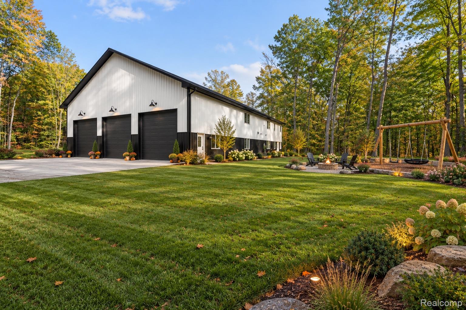 4959 Augusta Dr Property Photo 3