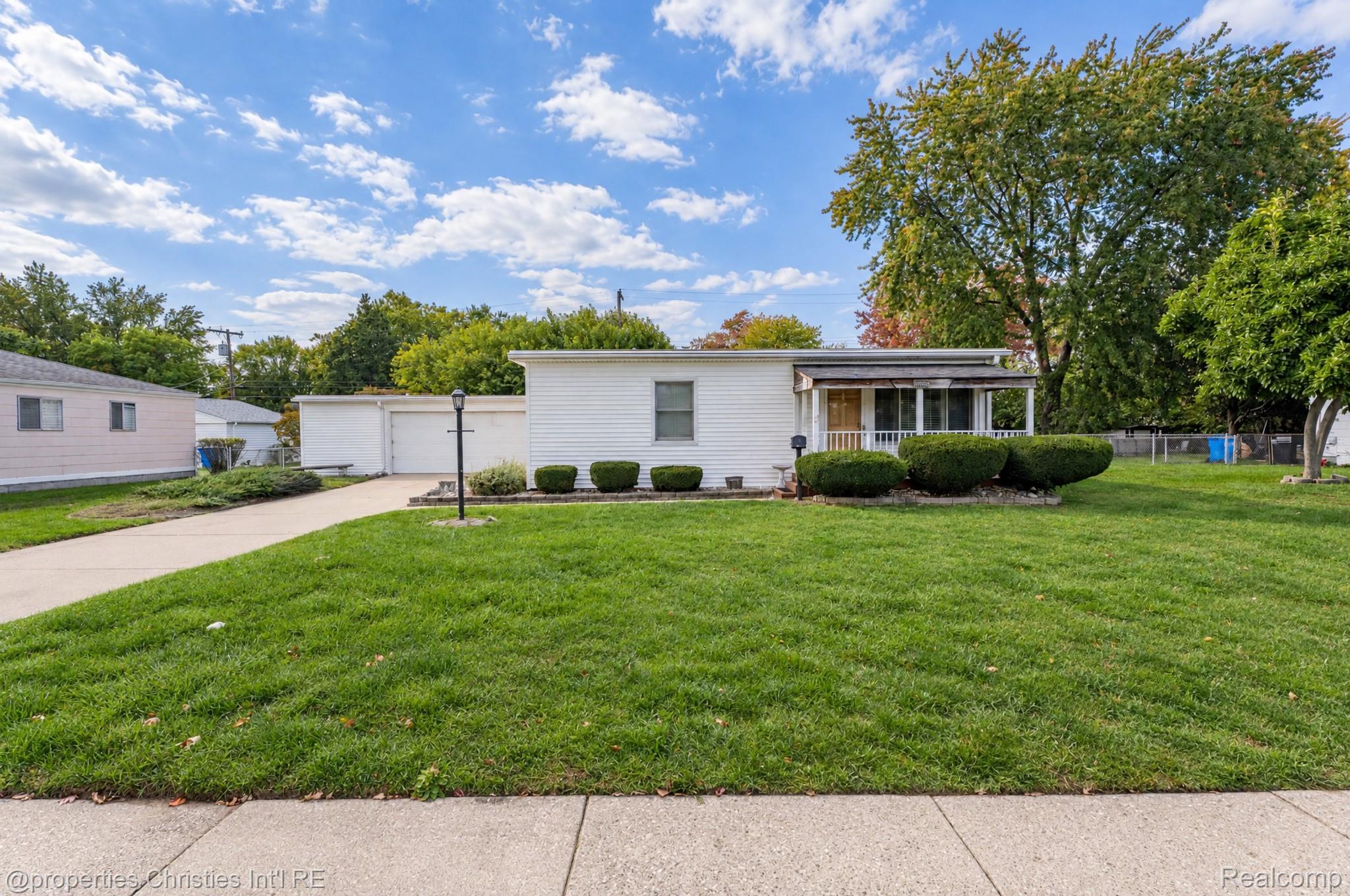 28785 Delton St Property Photo 1