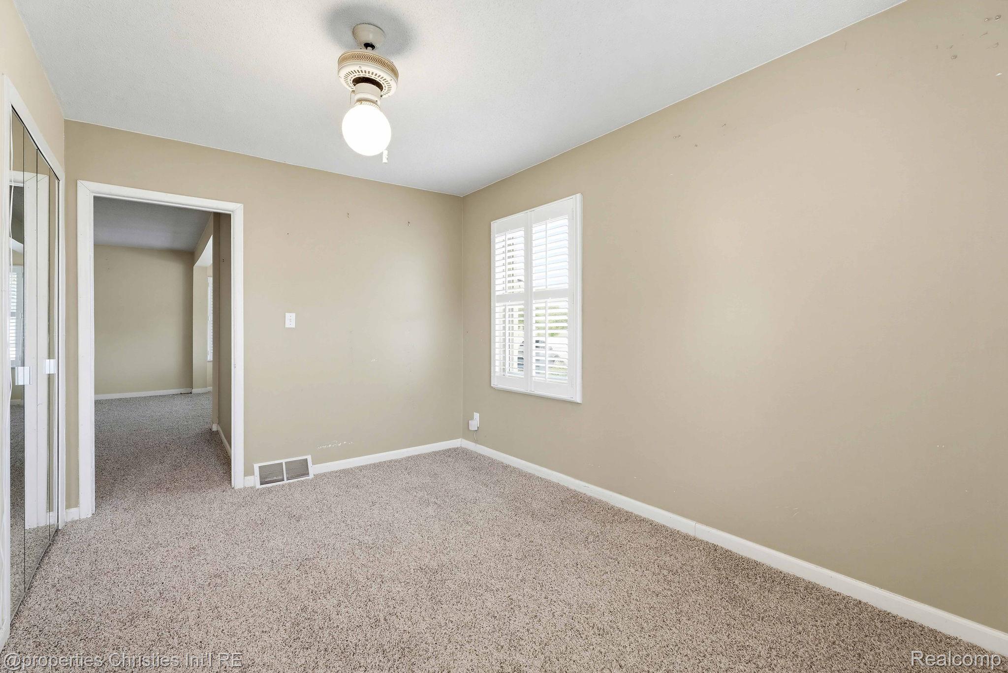 28785 Delton St Property Photo 8