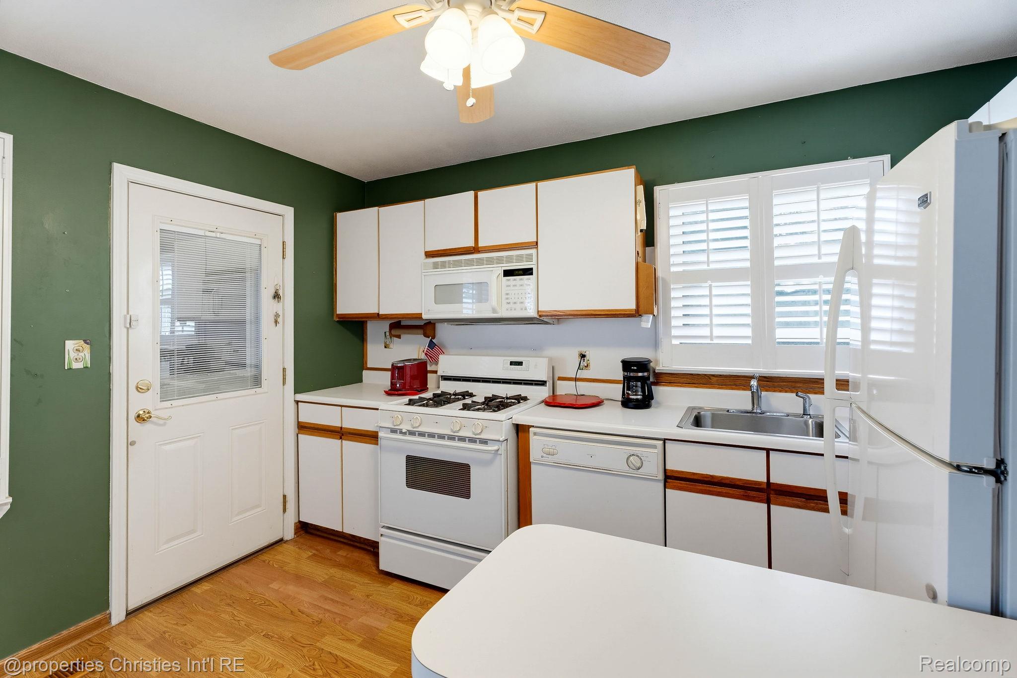 28785 Delton St Property Photo 16