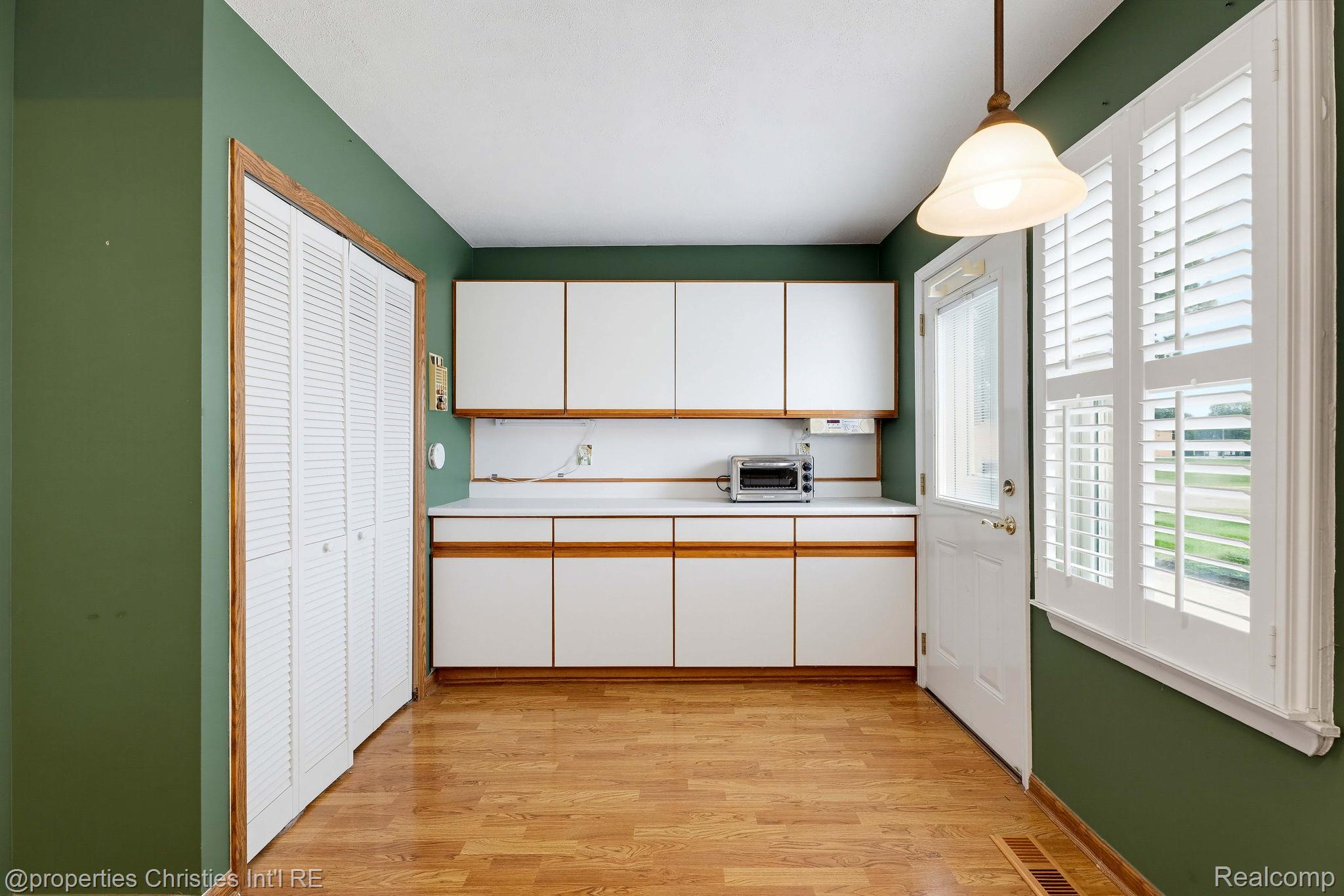 28785 Delton St Property Photo 18