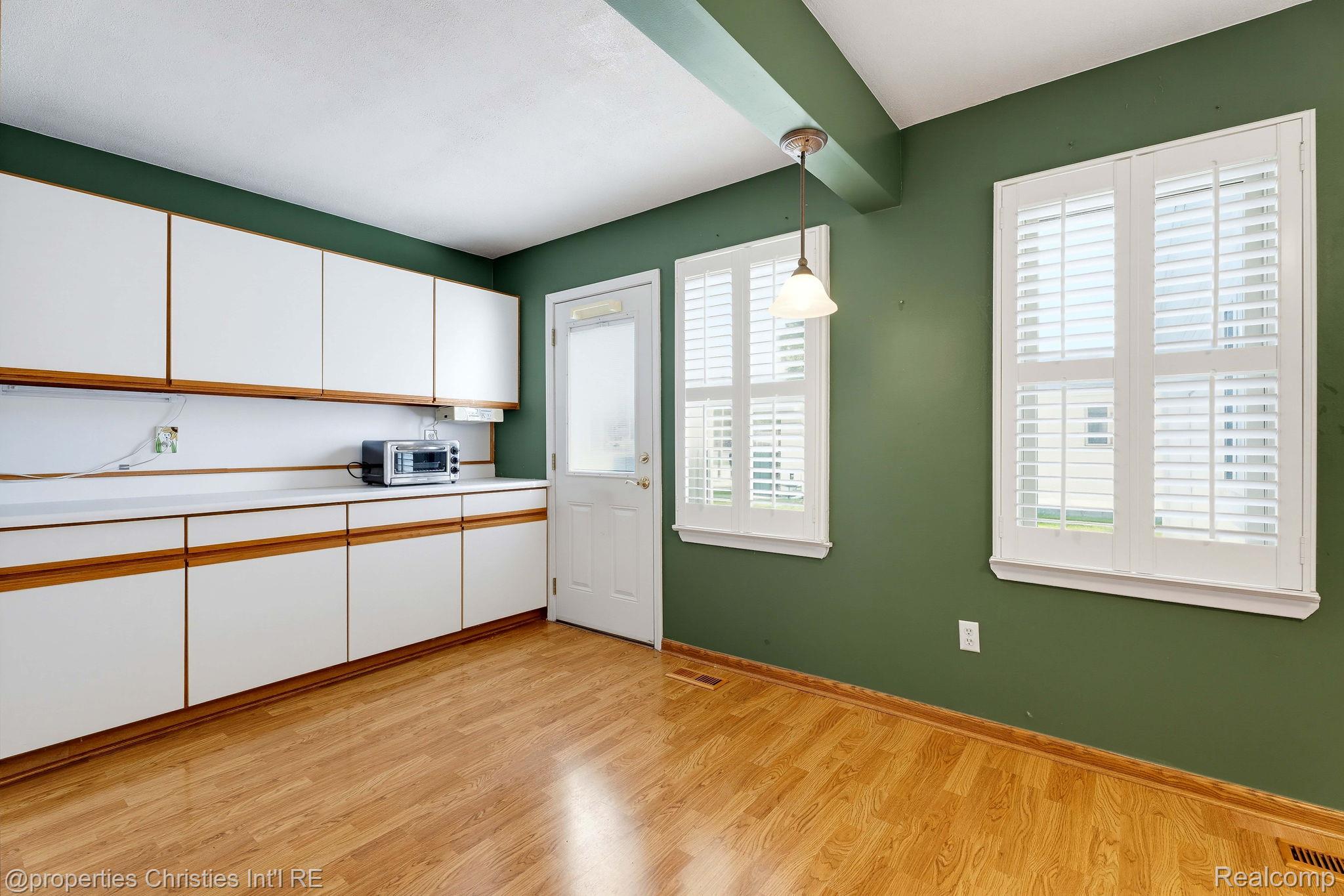 28785 Delton St Property Photo 19