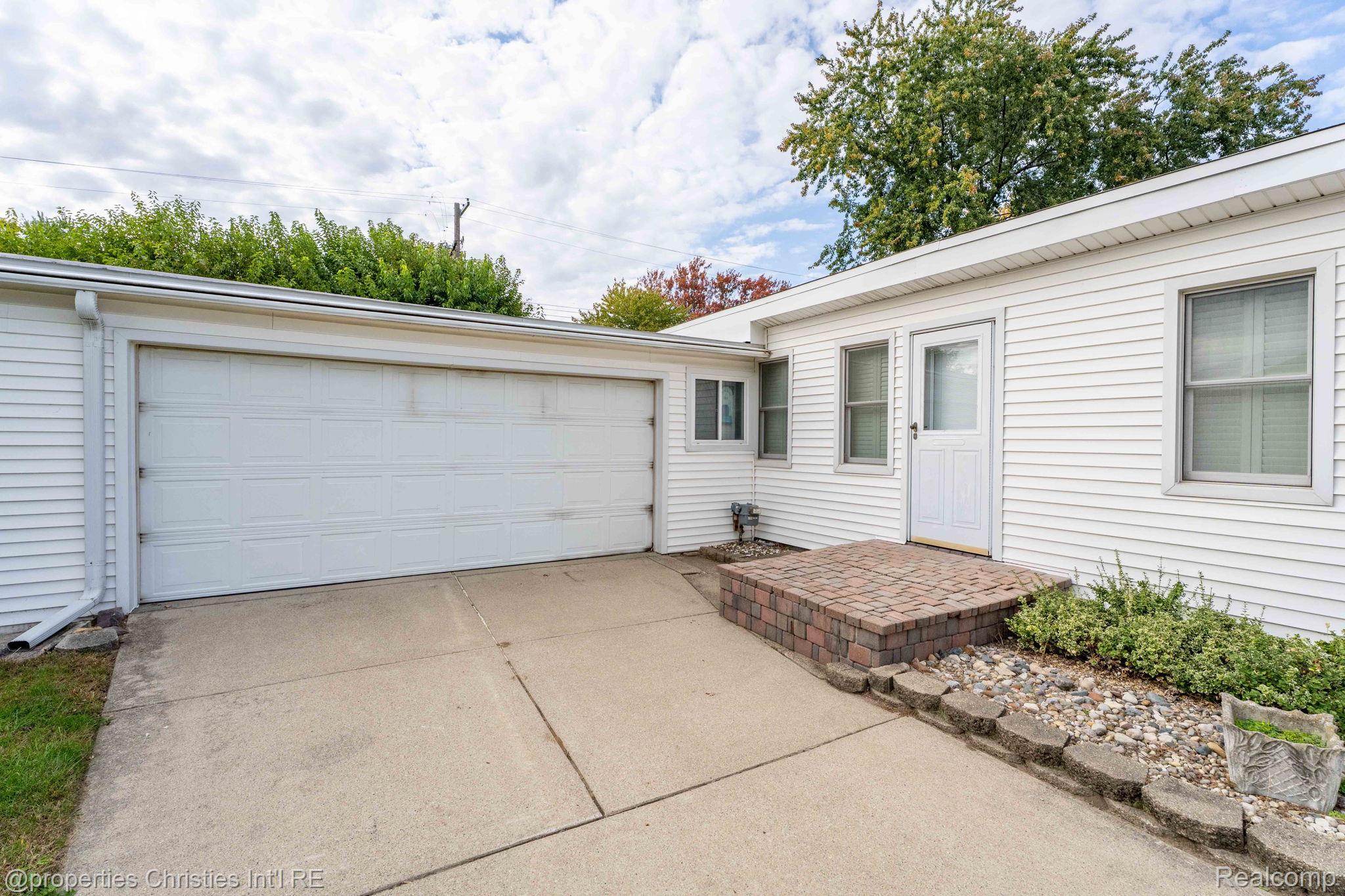 28785 Delton St Property Photo 27