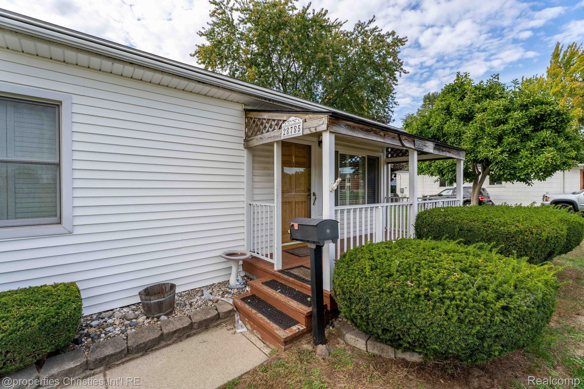 28785 Delton St Property Photo 28