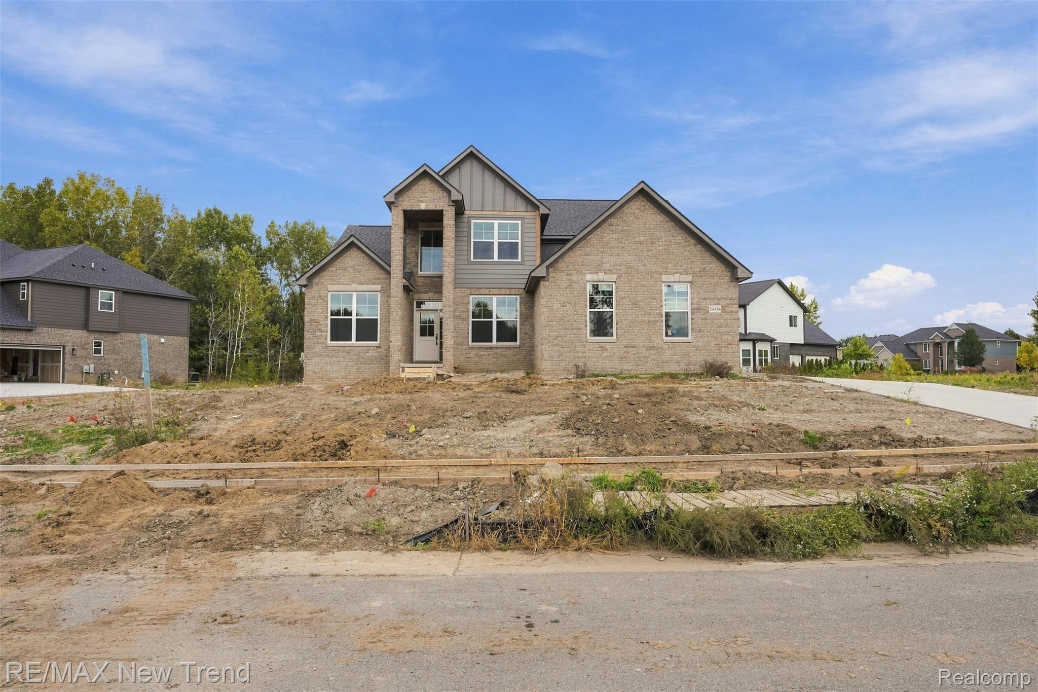 24454 Pembrooke Dr Property Photo 1