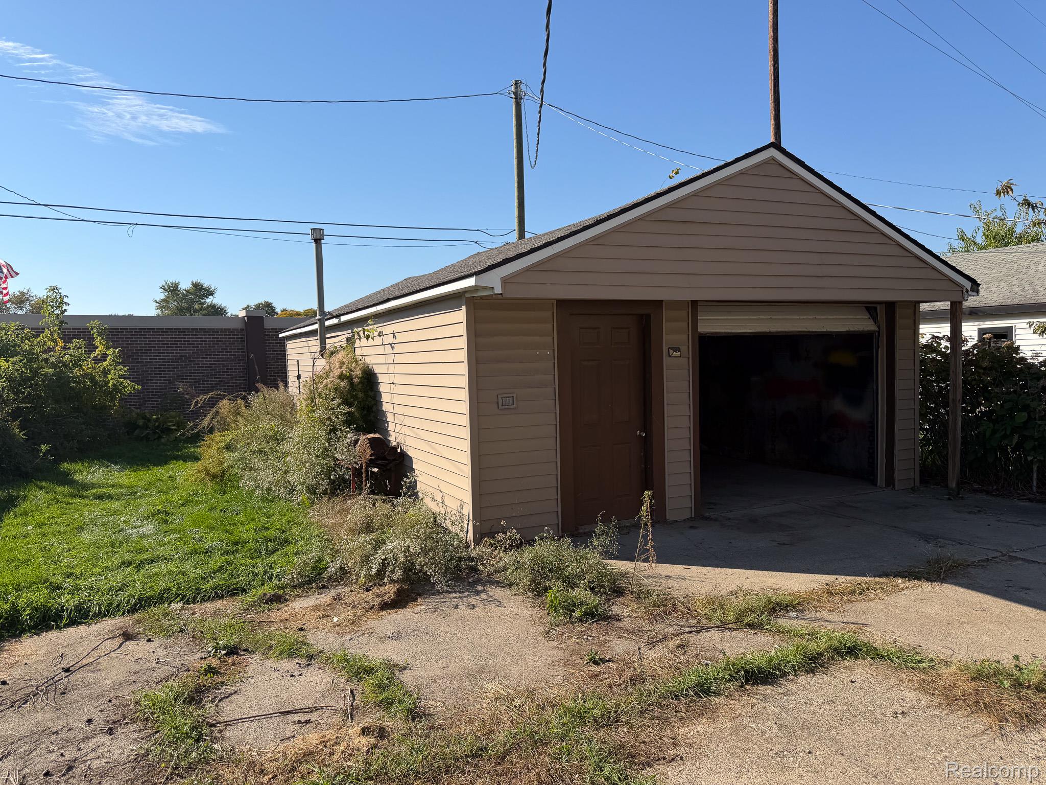 26743 Lenox Ave Property Photo 3