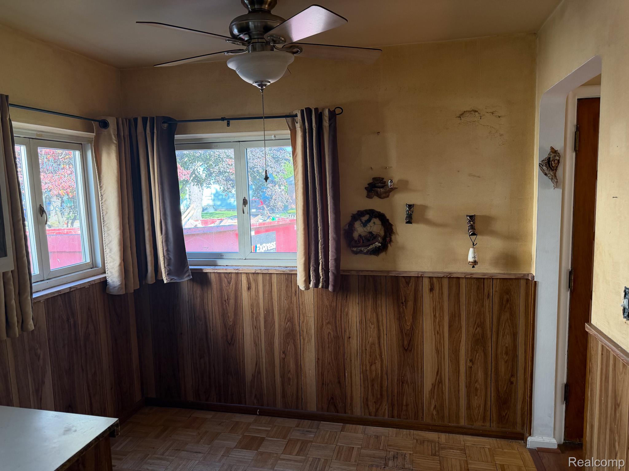 26743 Lenox Ave Property Photo 8