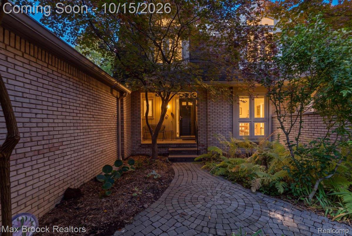 1168 Glenpointe Ct Property Photo 1