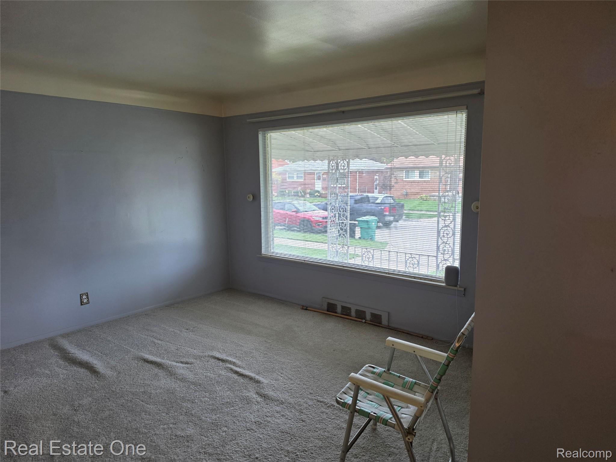 24555 Johnston Ave Property Photo 2