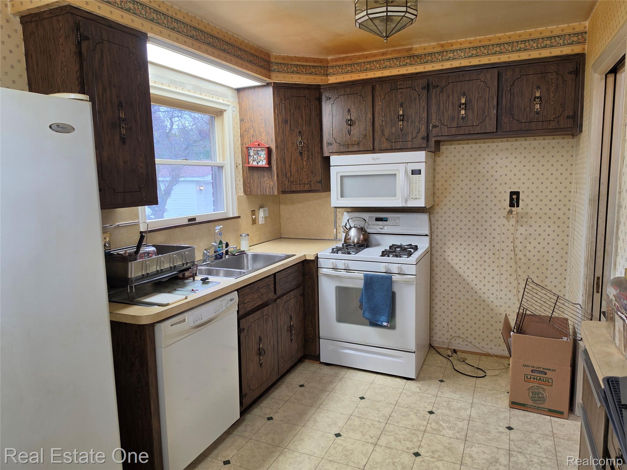 24555 Johnston Ave Property Photo 7