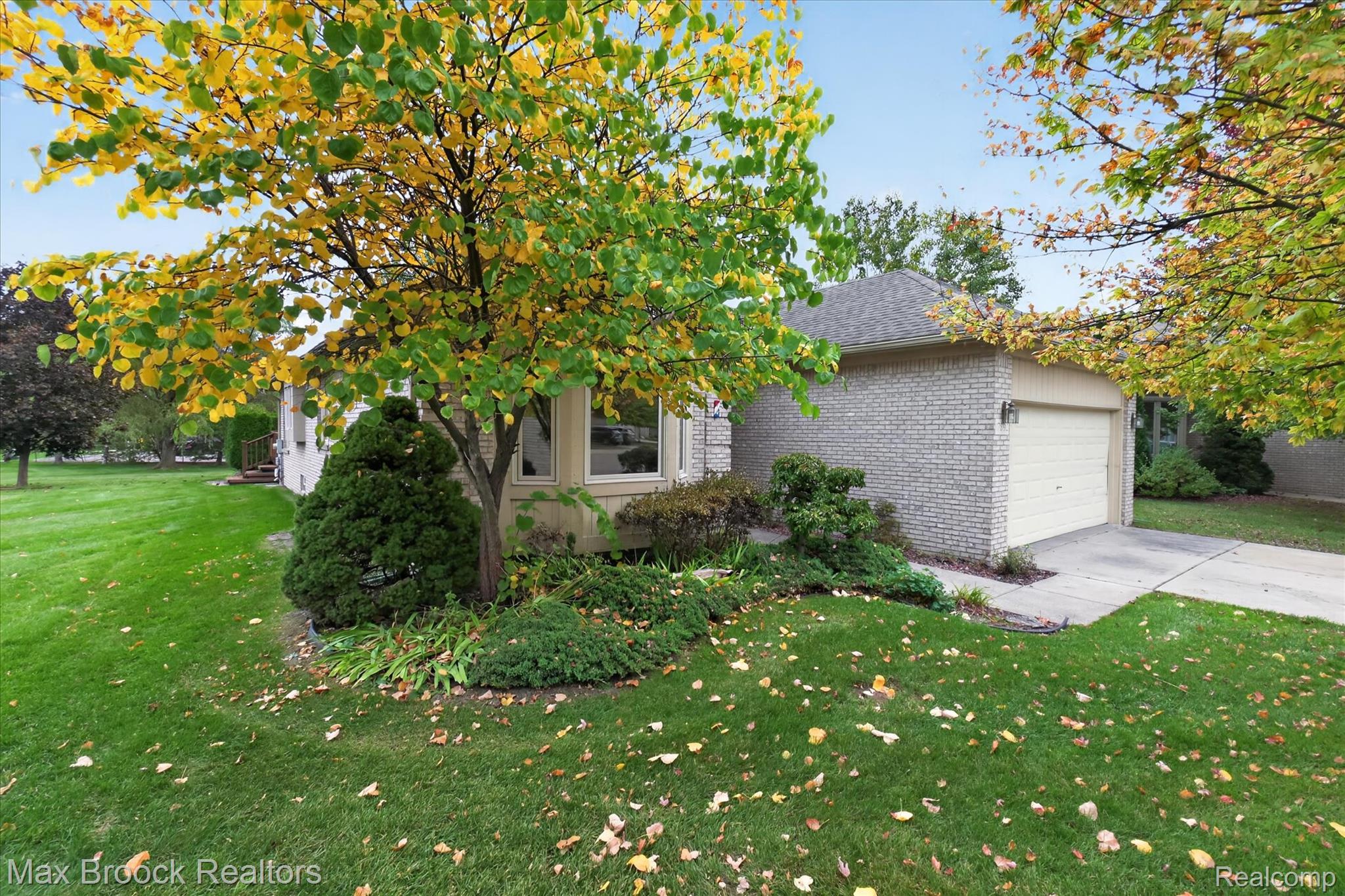 17892 Pointe Ct Property Photo 4