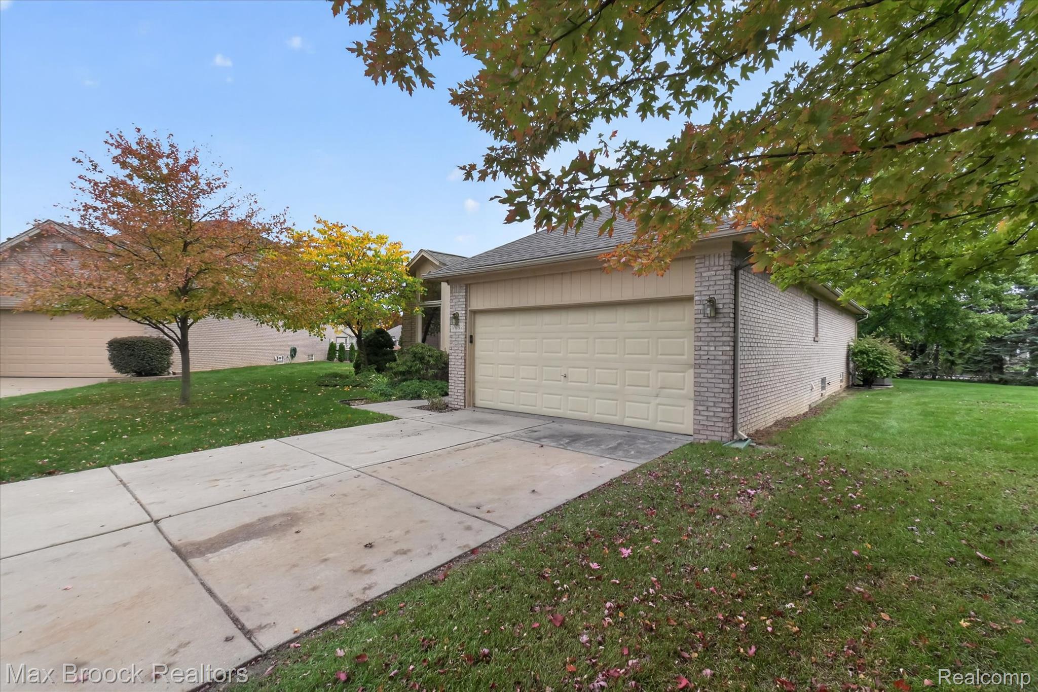 17892 Pointe Ct Property Photo 6