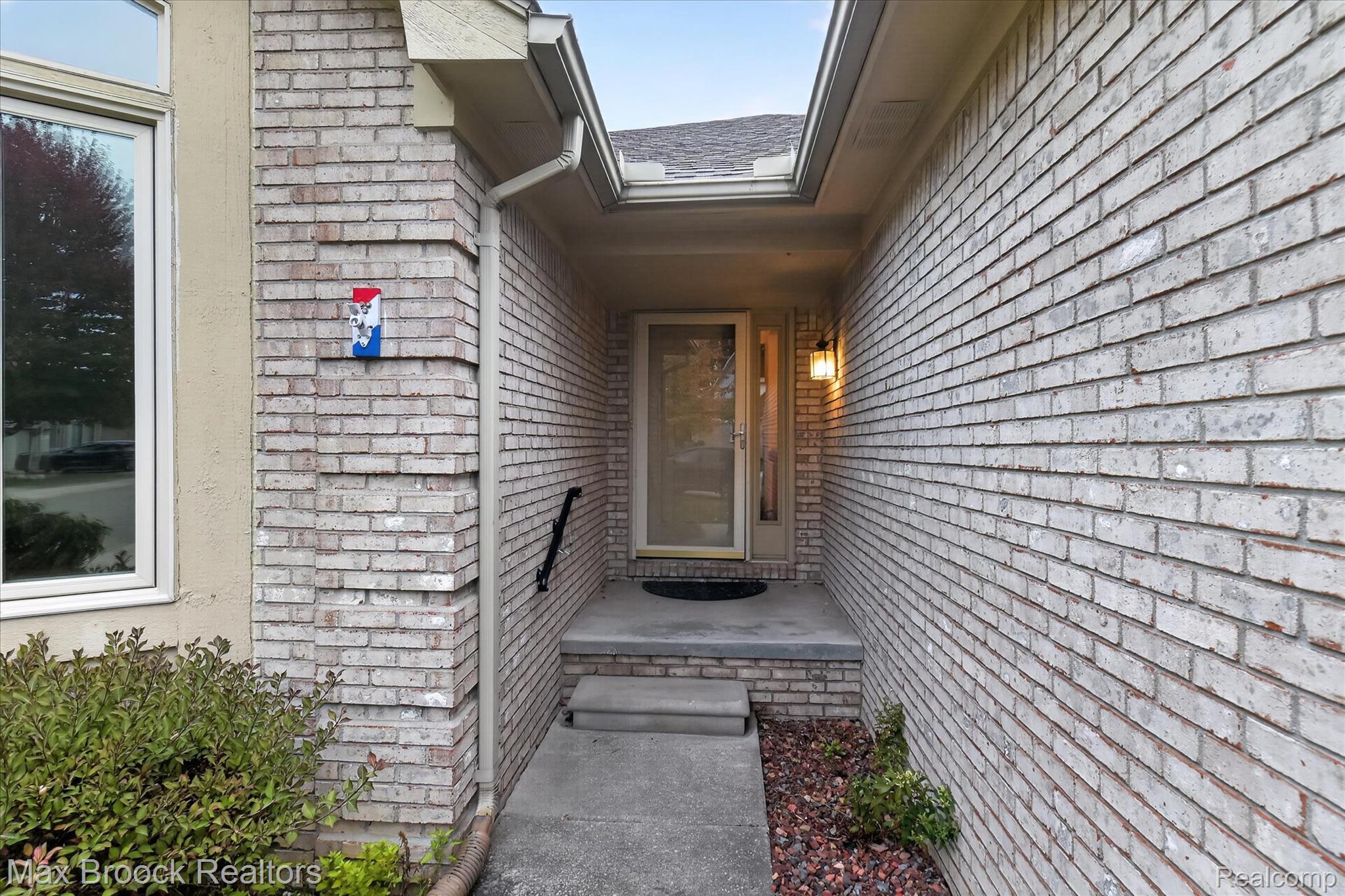 17892 Pointe Ct Property Photo 7
