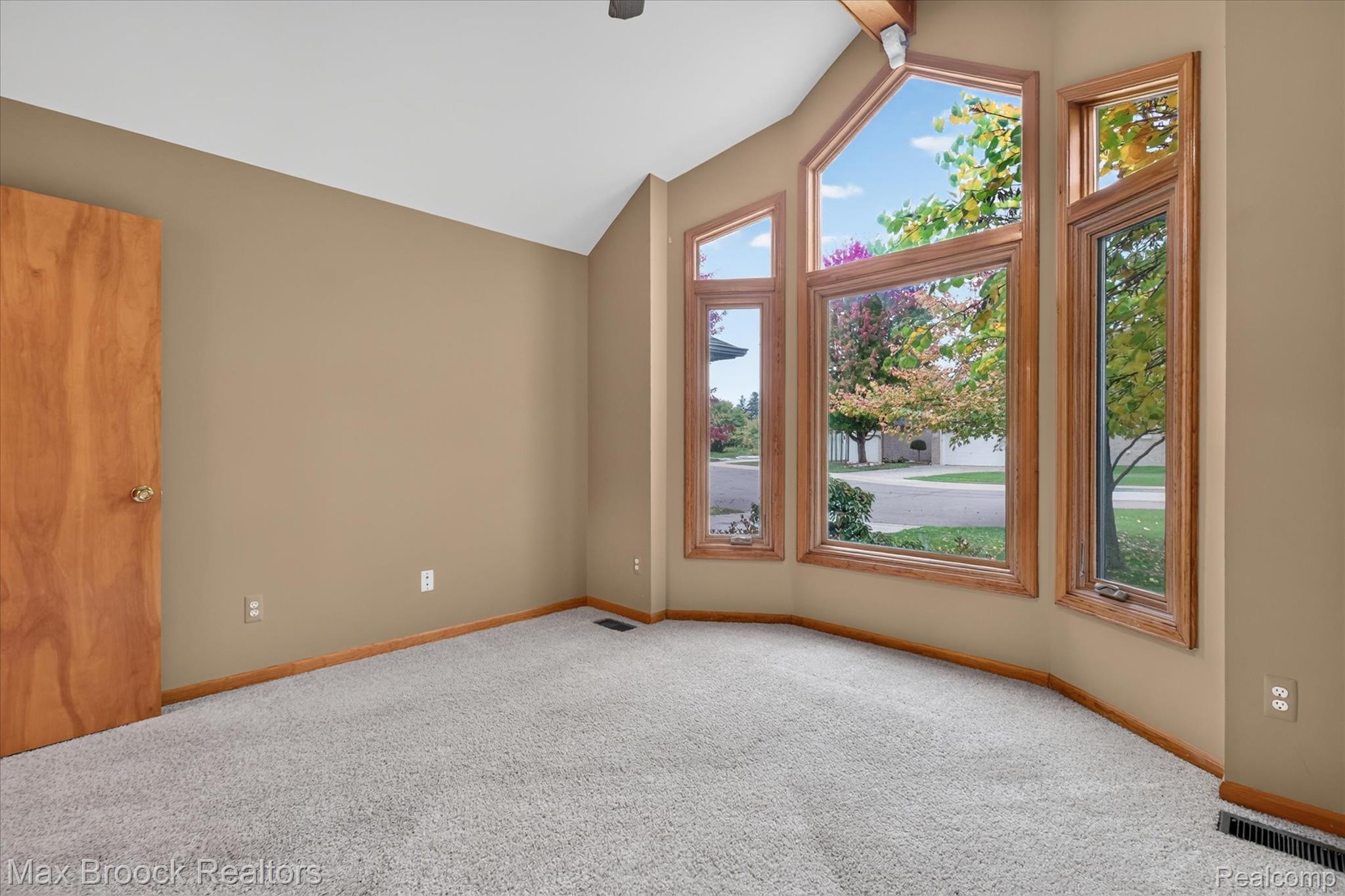 17892 Pointe Ct Property Photo 10