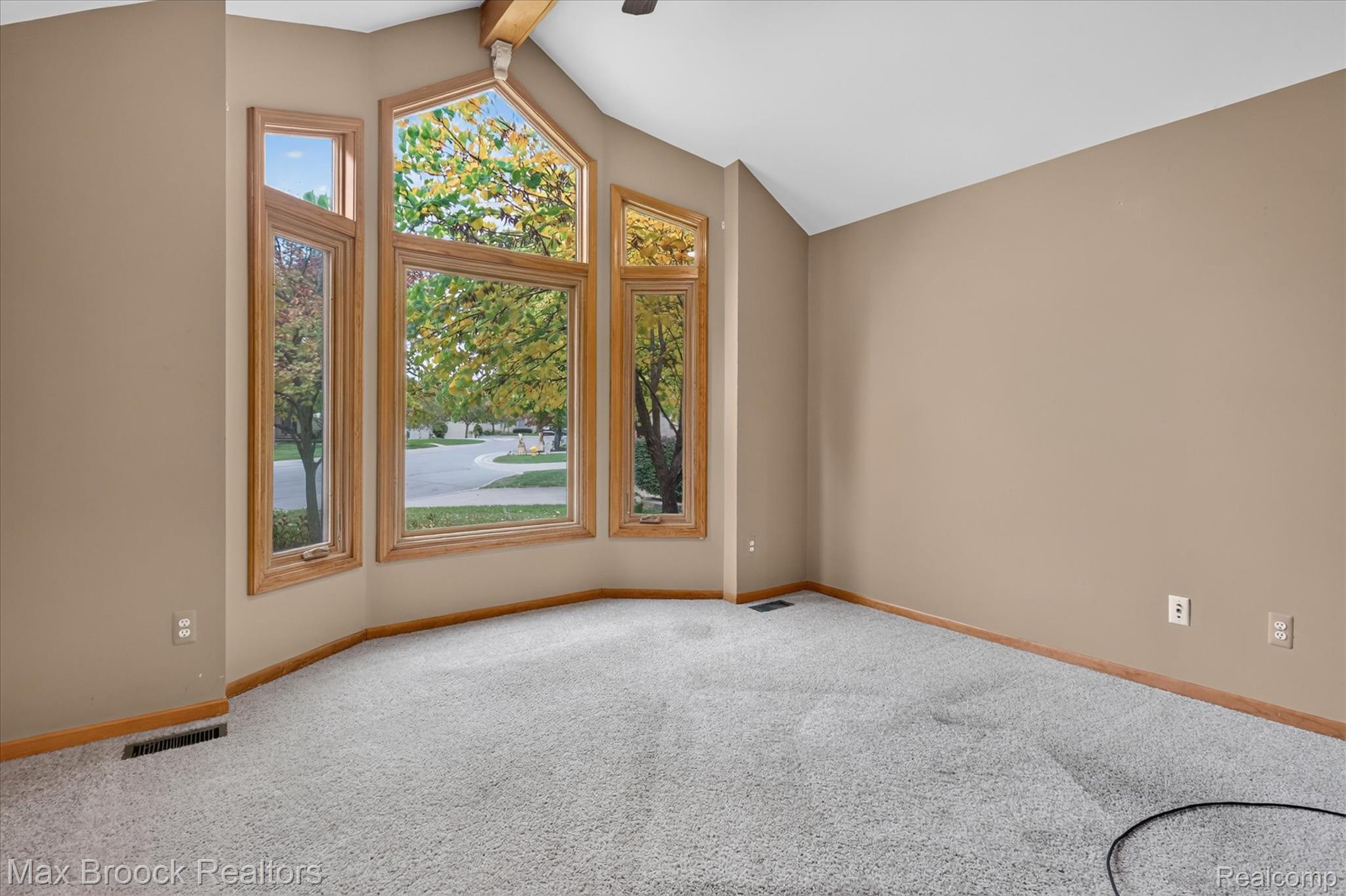 17892 Pointe Ct Property Photo 11