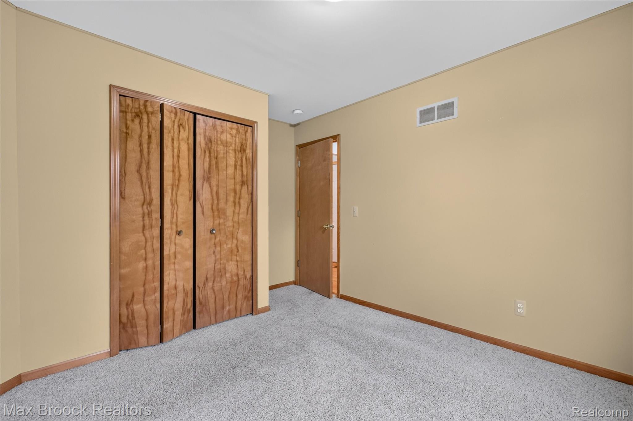 17892 Pointe Ct Property Photo 28