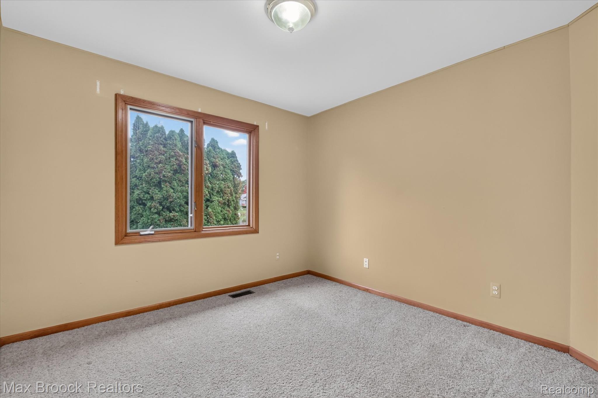 17892 Pointe Ct Property Photo 29