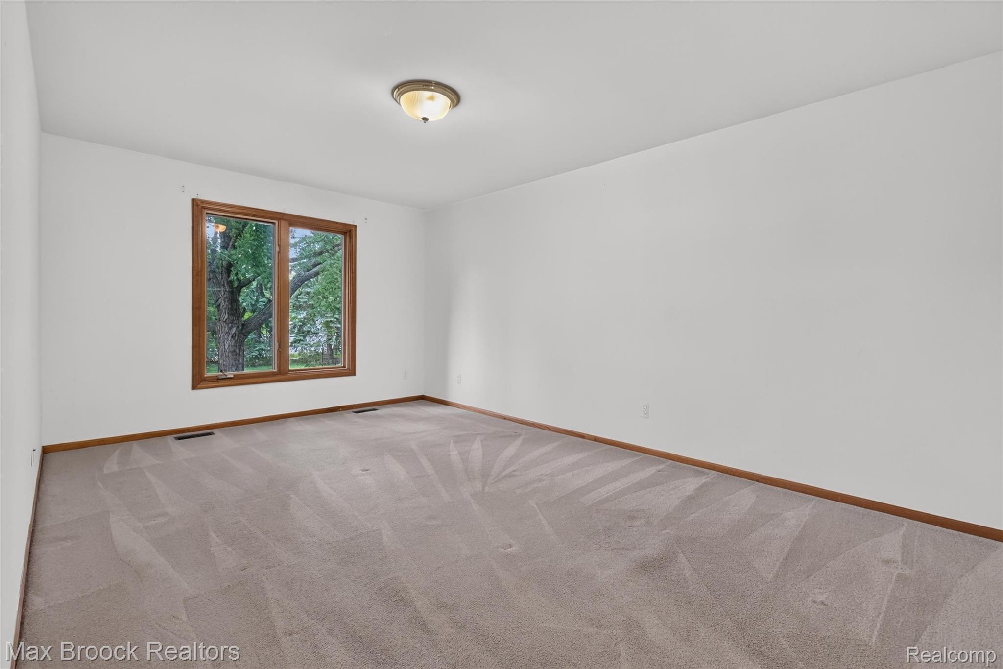 17892 Pointe Ct Property Photo 31