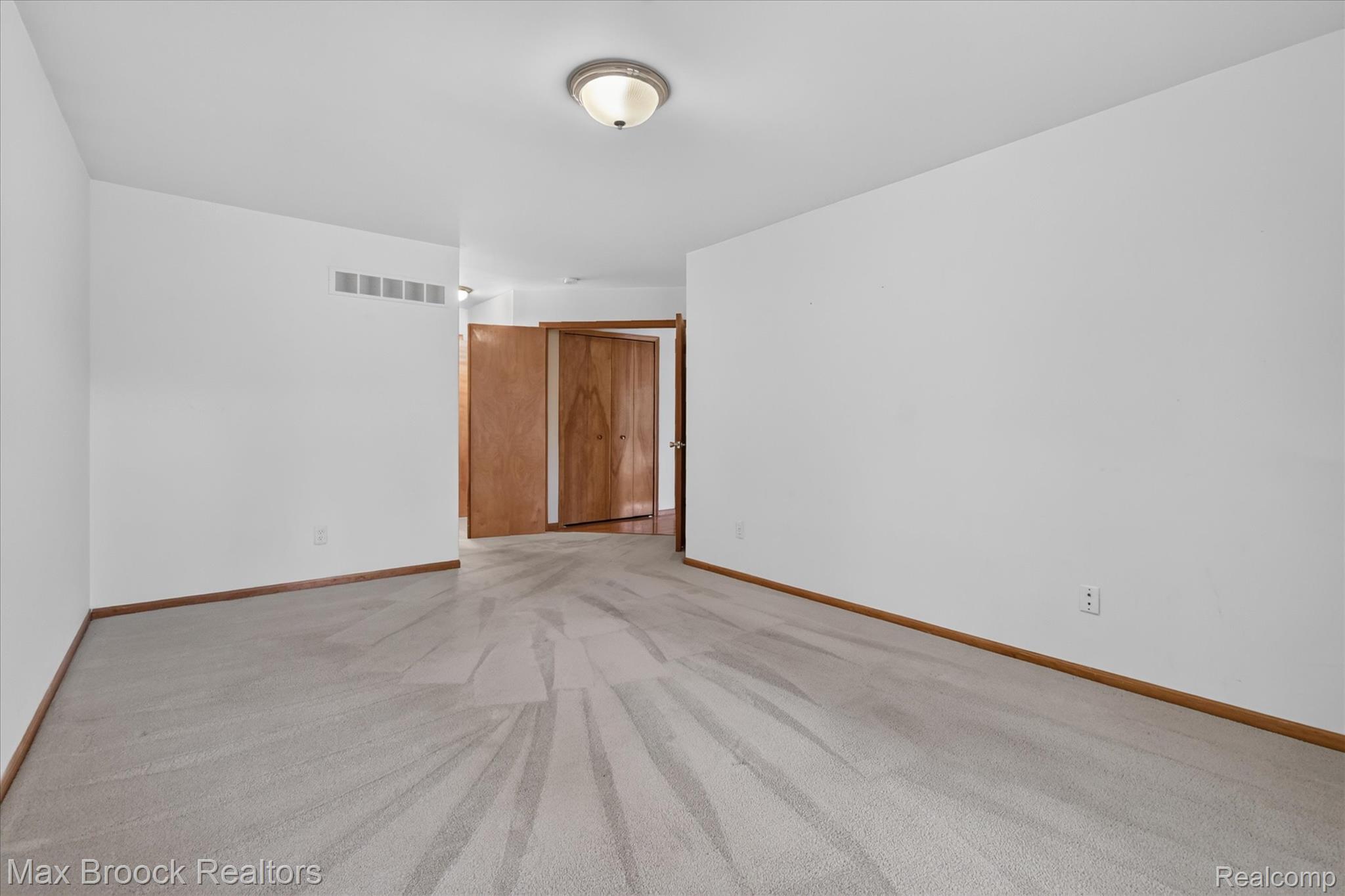17892 Pointe Ct Property Photo 32