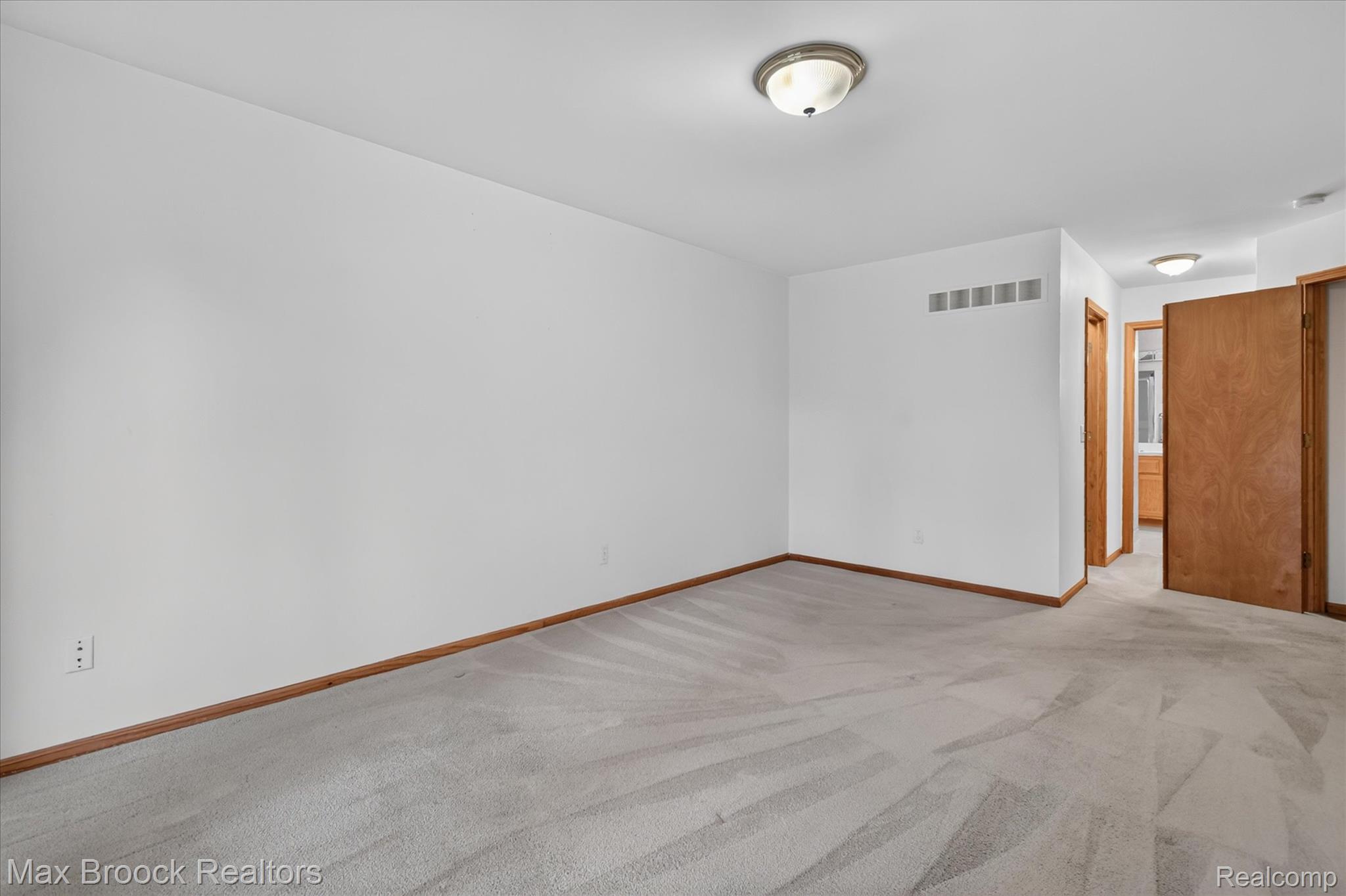17892 Pointe Ct Property Photo 33
