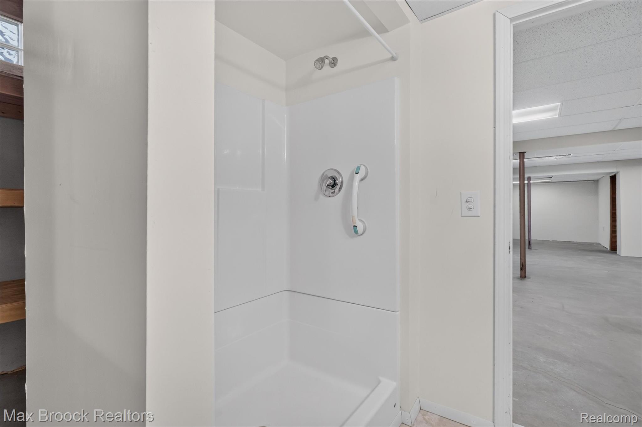 17892 Pointe Ct Property Photo 34